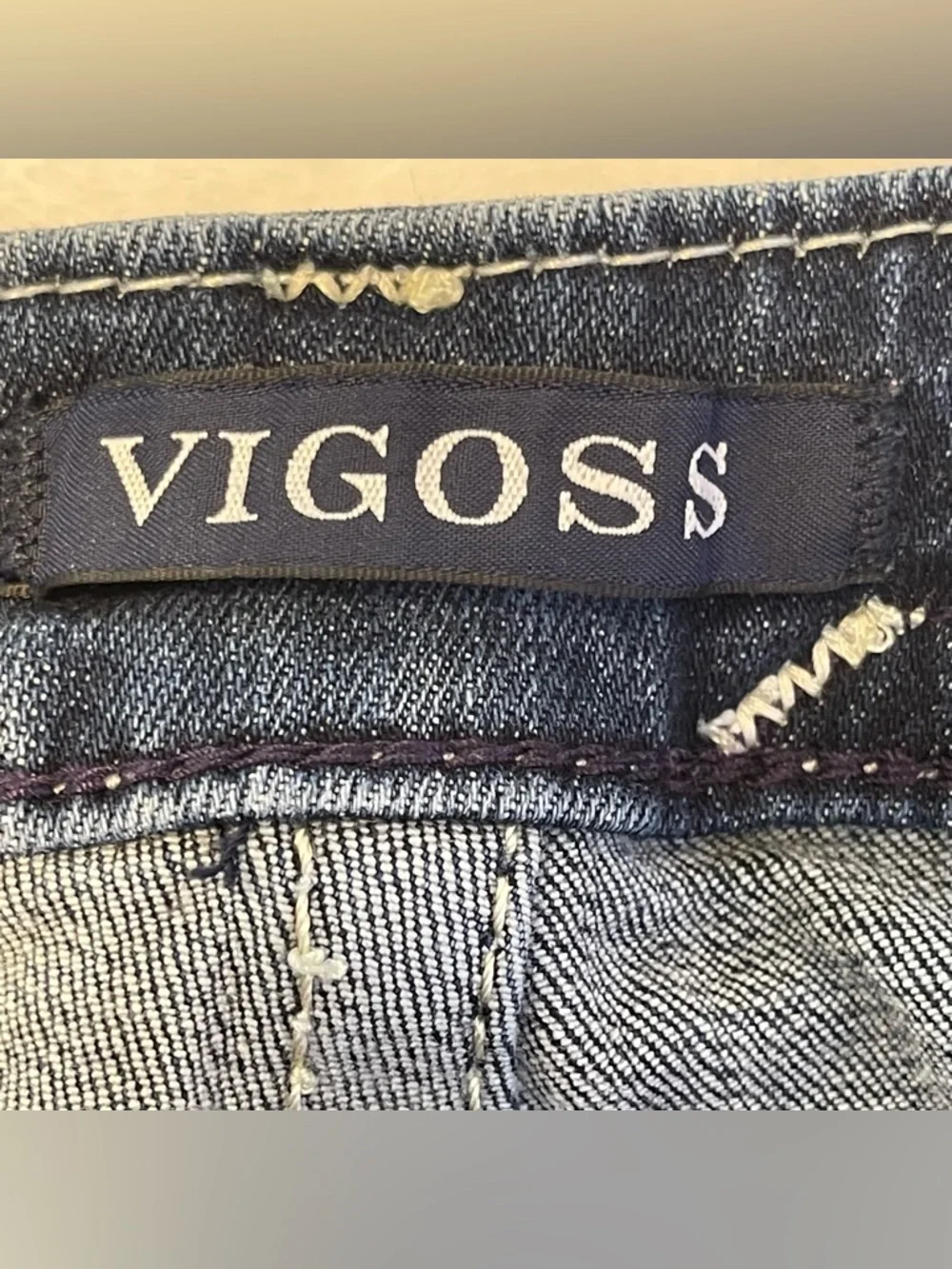 Vigoss Women's 14 Mid-Rise Medium Wash Heritage Fit Jean Capris Distressed Y2K